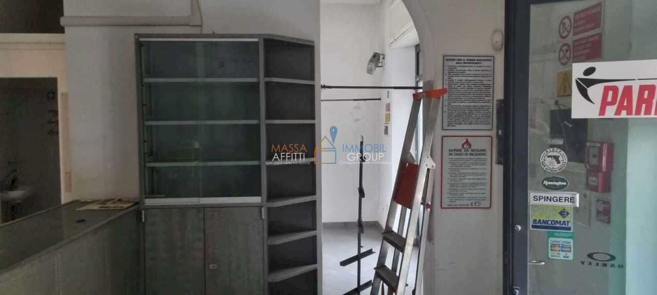 1.jpg - Locale Commerciale Via Farini 2/A, Carrara - foto 3