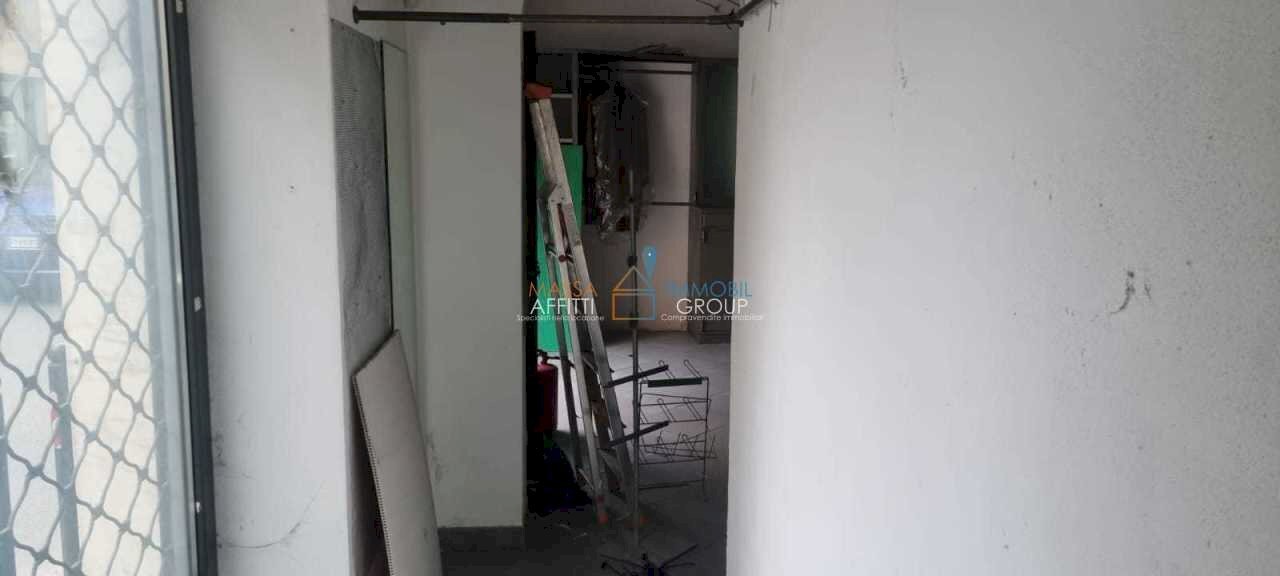 2.jpg - Locale Commerciale Via Farini 2/A, Carrara - foto 2