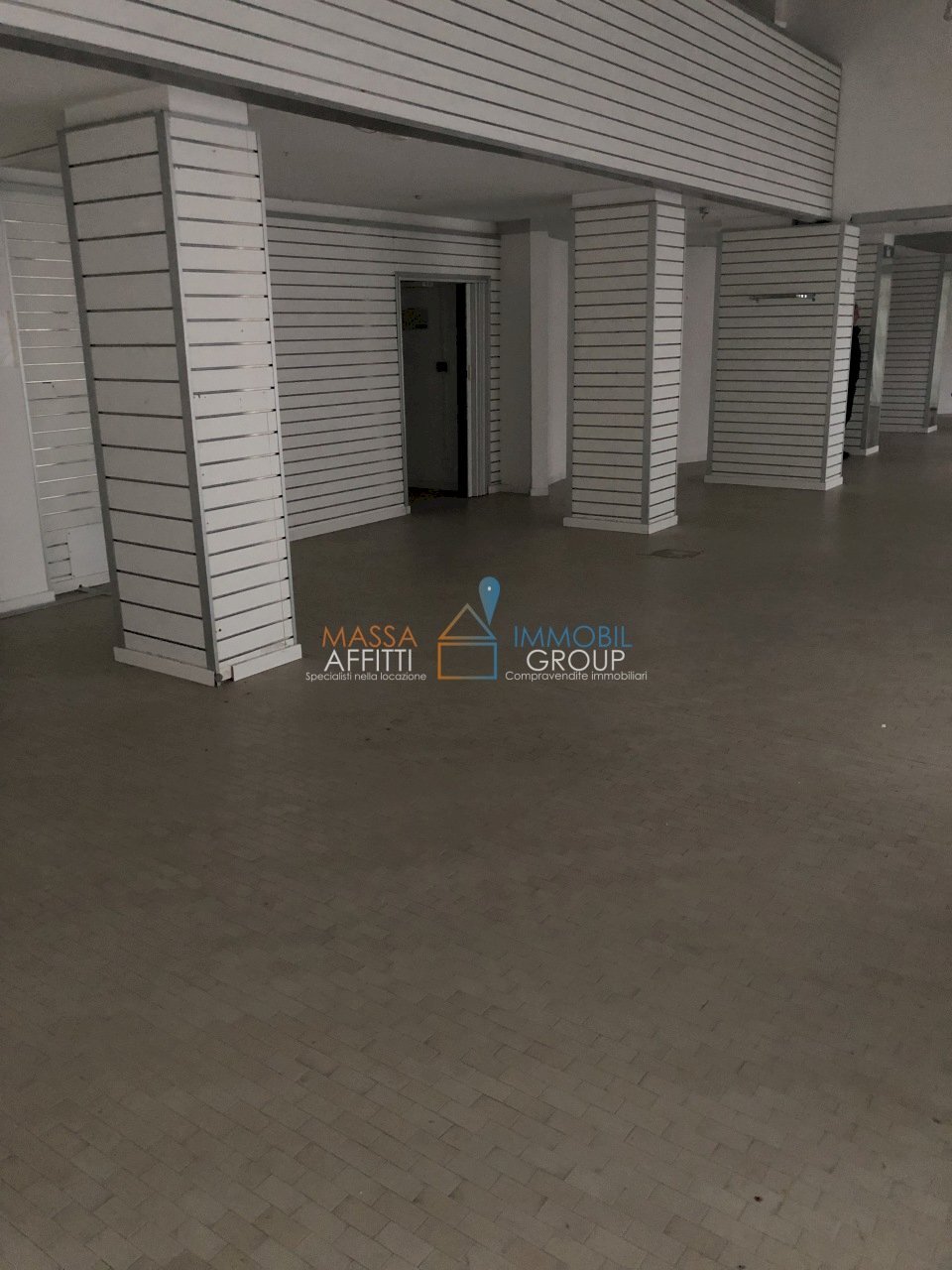 IMG_7385.JPG - Locale Commerciale Via Werther Muttini 17, Carrara - foto 2