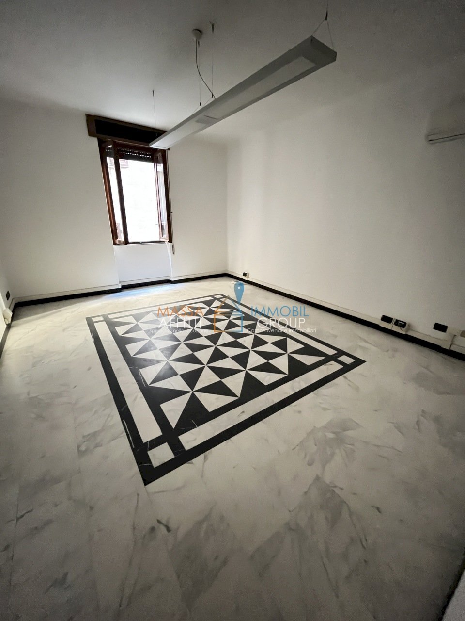 IMG_3192.JPG - Ufficio Via Cavour 58, Massa - foto 1