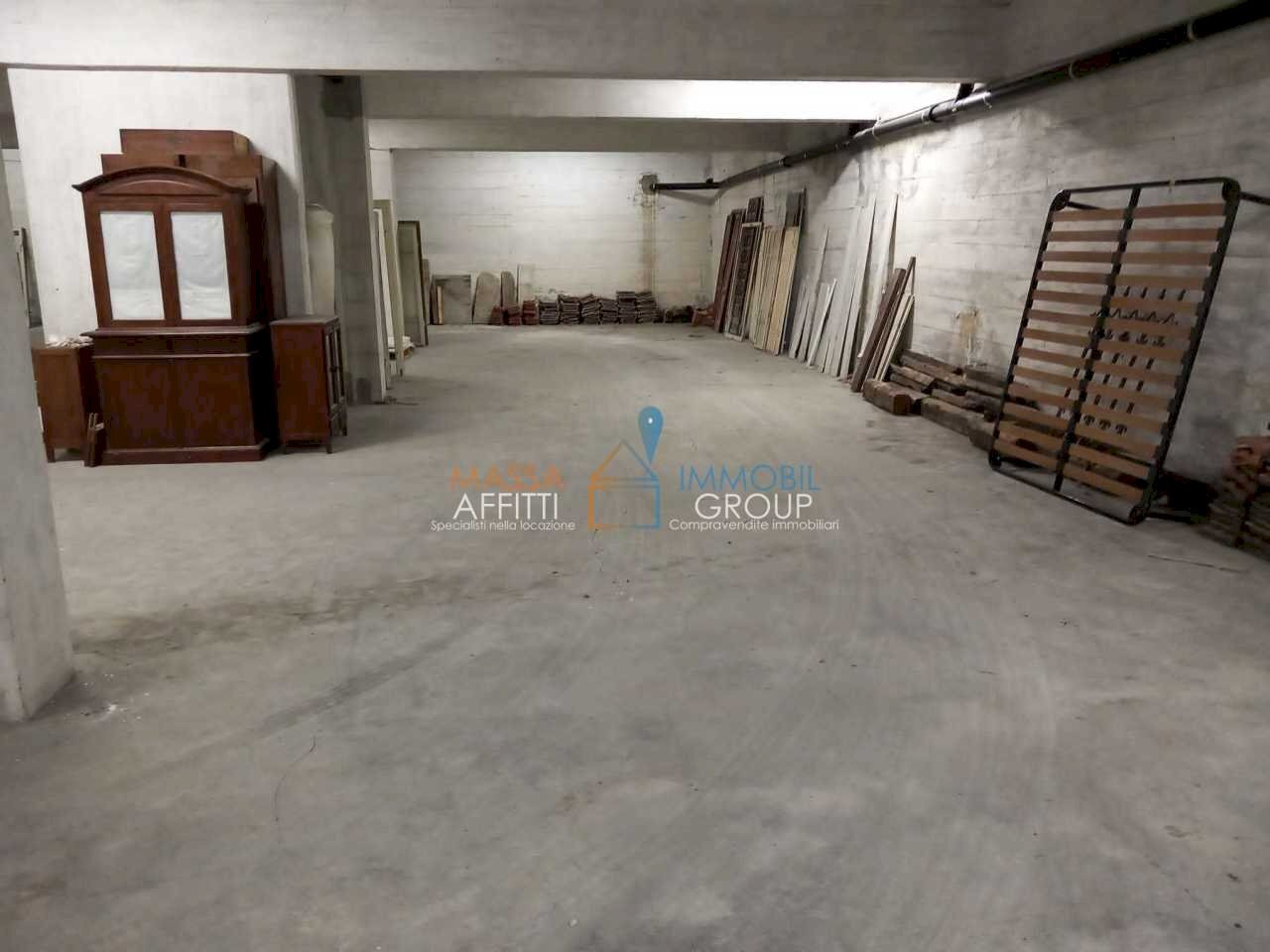 WhatsApp Image 2022-10-24 at 13.20.52 (2).jpeg - Magazzino Via Pietro Tacca 1, Carrara - foto 2