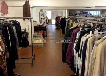 WhatsApp Image 2022-10-24 at 13.20.45 (2).jpeg - Magazzino Via Pietro Tacca 1, Carrara - foto 6