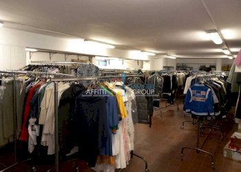 WhatsApp Image 2022-10-24 at 13.20.46 (3).jpeg - Magazzino Via Pietro Tacca 1, Carrara - foto 8