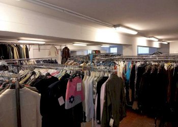 WhatsApp Image 2022-10-24 at 13.20.45 (3).jpeg - Magazzino Via Pietro Tacca 1, Carrara - foto 13