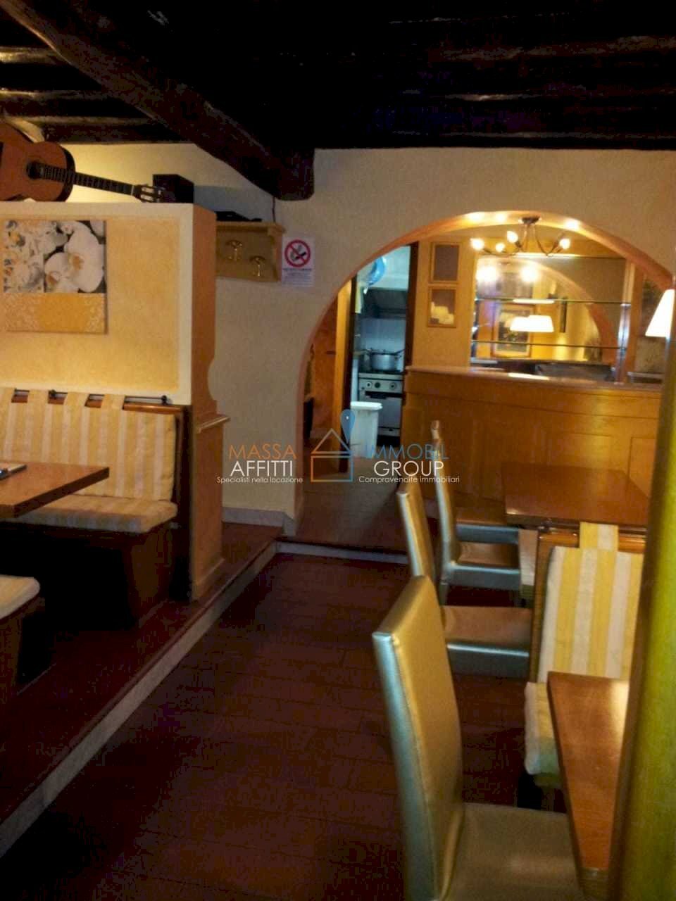 WhatsApp Image 2022-10-12 at 17.24.50.jpeg - Box Piazza Erbe 15A, Carrara - foto 1