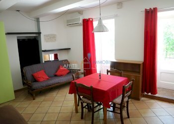 004.jpg - One-room apartment Vicolo dell'Arancio 5A, Carrara - photo 4