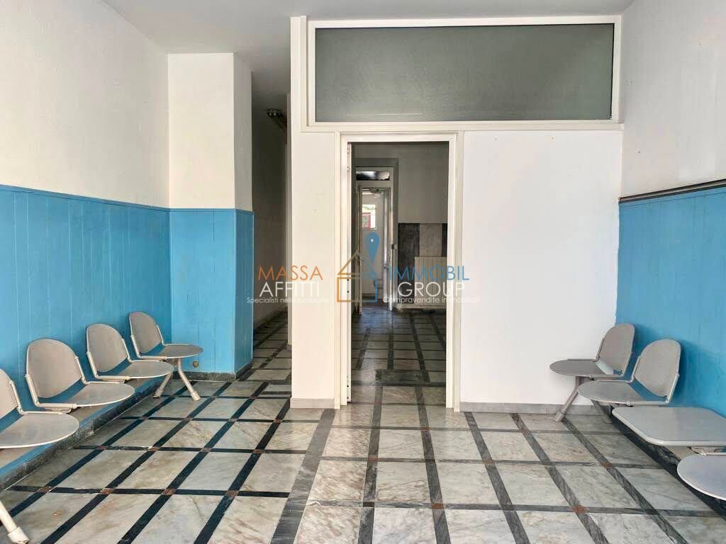 b548a4c7-5680-4512-99a7-c983e713750c.jpg - Locale Commerciale Via Garibaldi 41A, Carrara - foto 2