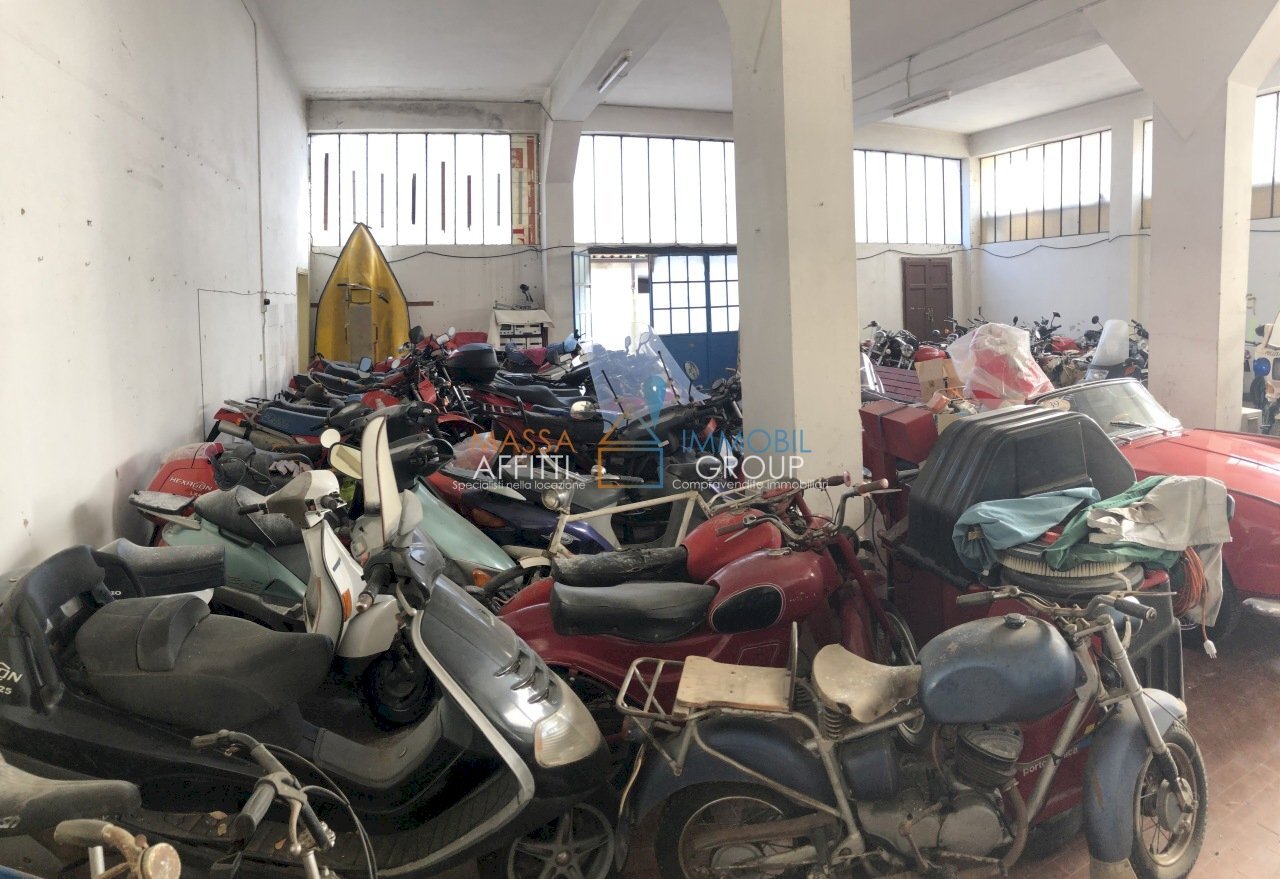 IMG_5792.JPG - Locale Commerciale Via Crocello 2, Massa - foto 1