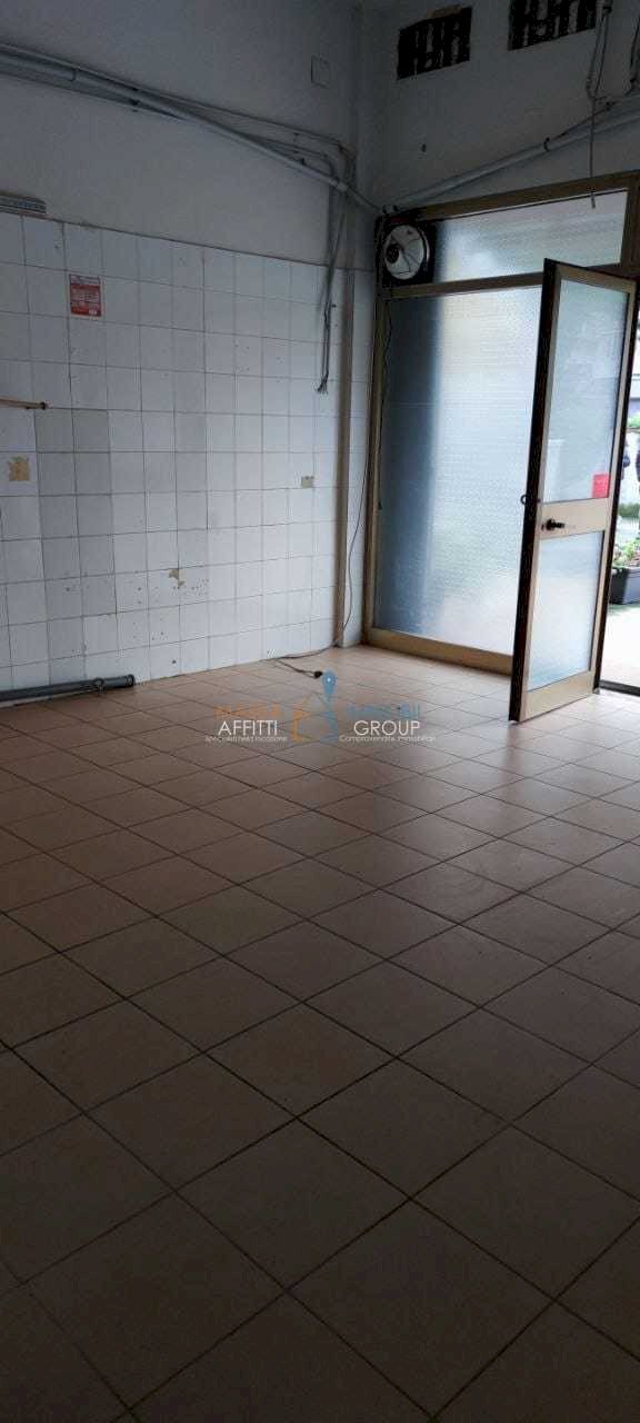 WhatsApp Image 2023-04-19 at 11.21.56 (3).jpeg - Locale Commerciale Via Modena 3, Massa - foto 3