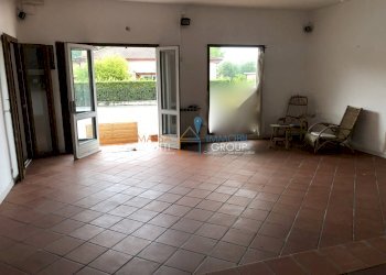 IMG_1574.jpeg - Commercial Premises Via San Leonardo 276, Massa - photo 3