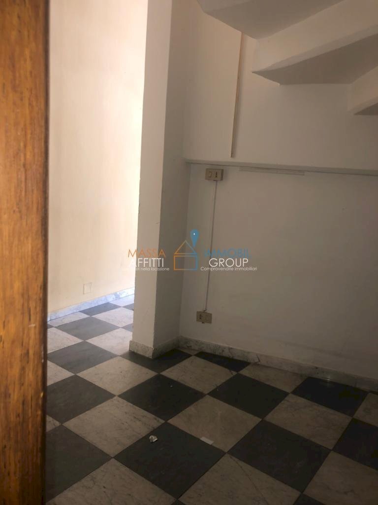 WhatsApp Image 2021-04-17 at 13.17.35 (3).jpeg - Locale Commerciale Via Padreterno 9C, Montignoso - foto 3