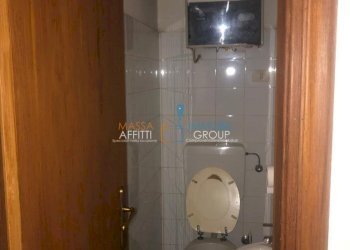 WhatsApp Image 2021-04-17 at 13.17.35 (2).jpeg - Locale Commerciale Via Padreterno 9C, Montignoso - foto 5