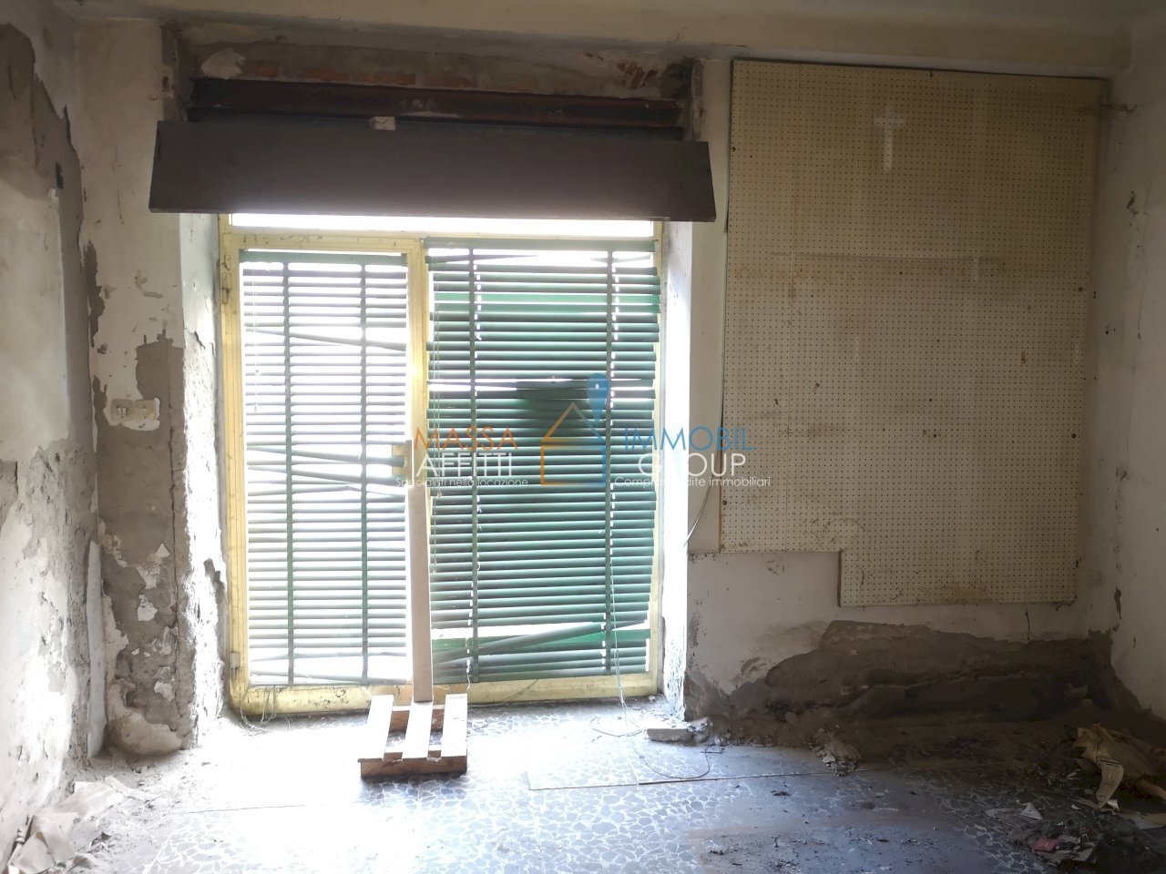 IMG_20201005_092145.jpg - Commercial Premises Via Felice Cavallotti 25, Massa - photo 1