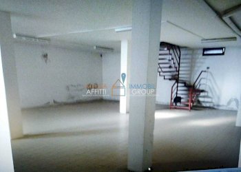 WhatsApp Image 2020-06-22 at 11.29.46.jpeg - Magazzino Via Piave 34B, Carrara - foto 1