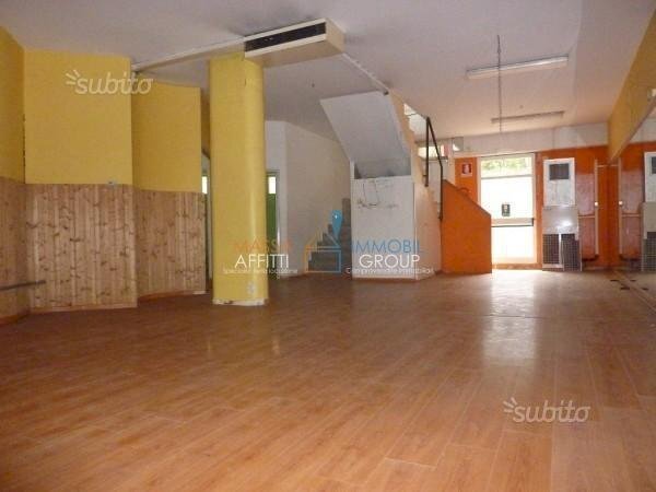 72797836953116.jpg - Locale Commerciale Via San Leonardo 492, Massa - foto 1