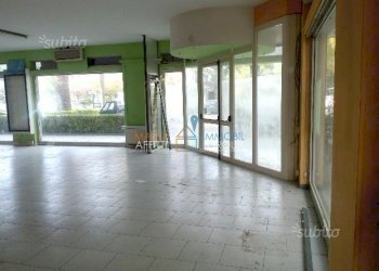72797836952206.jpg - Locale Commerciale Via San Leonardo 492, Massa - foto 4