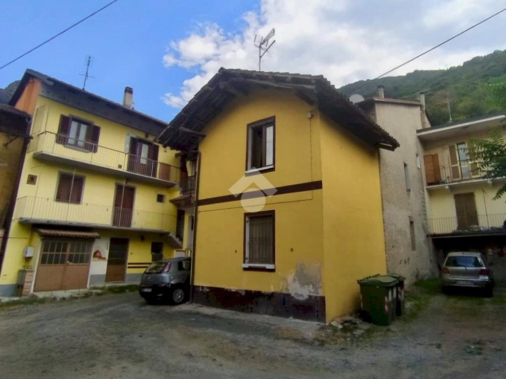 Semi-detached house Piazza Bauchiero Bruno, Chiusa di San Michele - photo 1