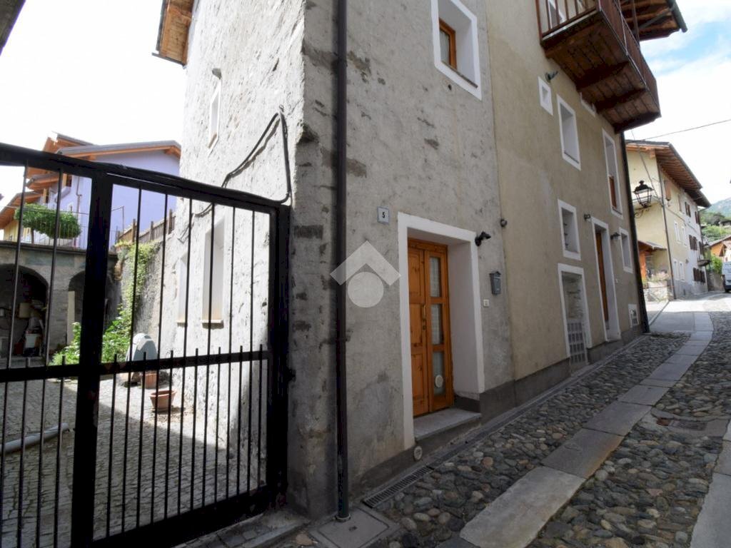 Two-room apartment Via Monte Cervino, Chatillon - photo 1