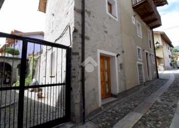 Two-room apartment Via Monte Cervino, Chatillon - photo 1