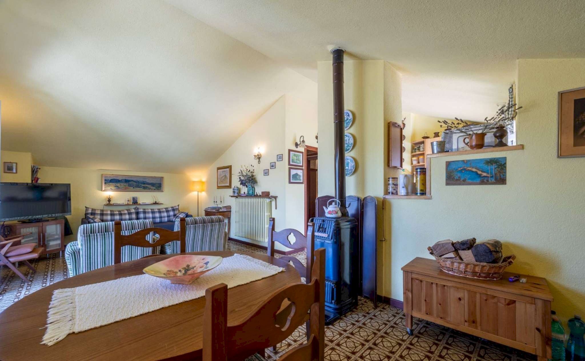 sala da pranzo - Quadrilocale via BEPPE FENOGLIO, 11, San Benedetto Belbo - foto 2