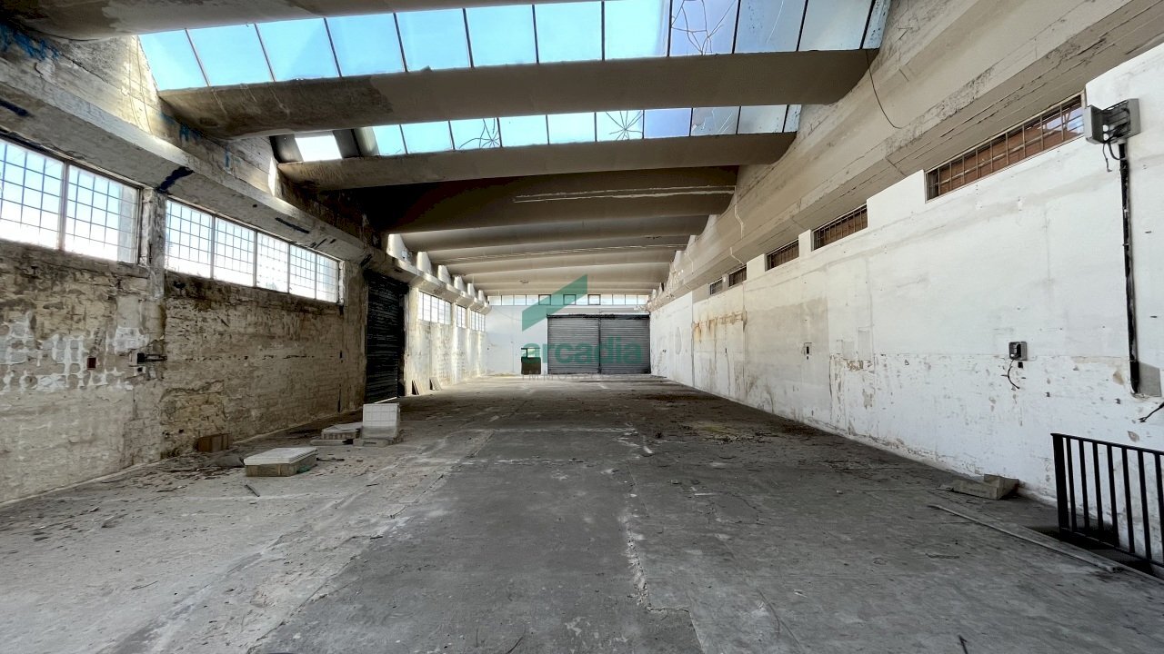 capannone - Commercial Premises Viale Europa, Bari - photo 3