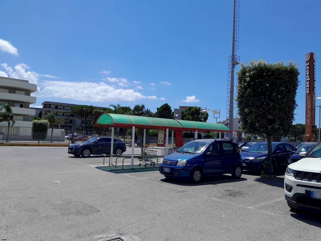 3 - Negozio viale Michelangelo, Volla - foto 3