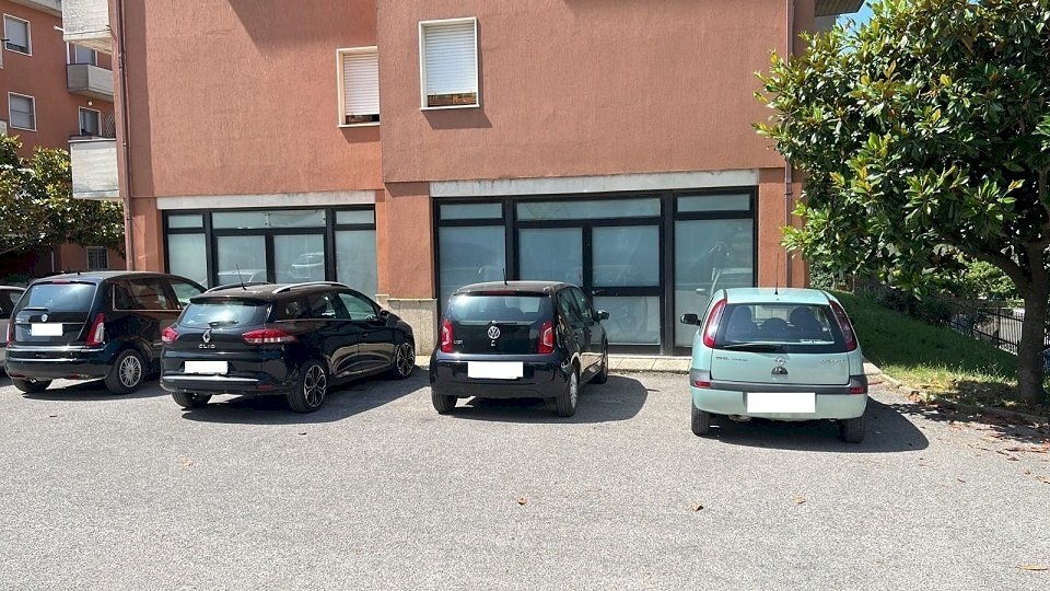 dettagli - Locale Commerciale Via Corta 36, Passignano sul Trasimeno - foto 3