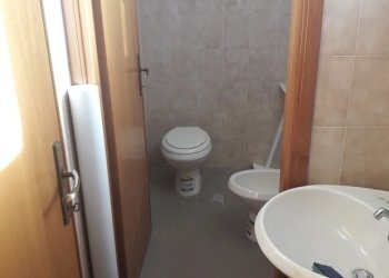 bagno - Locale Commerciale Via Corta 36, Passignano sul Trasimeno - foto 8