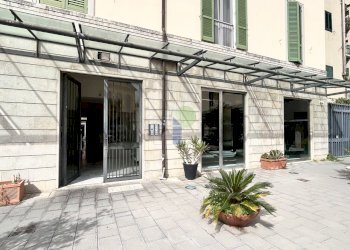 Palazzo di ingresso - Locale Commerciale Via Ricasoli 115, Livorno - foto 6