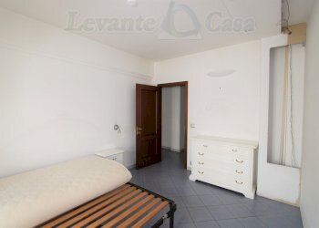 006 - Camera (2).jpg - Appartamento Recco - foto 7