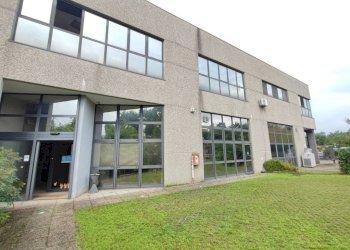 facciata - Capannone via Belvedere, Galliate Lombardo - foto 3