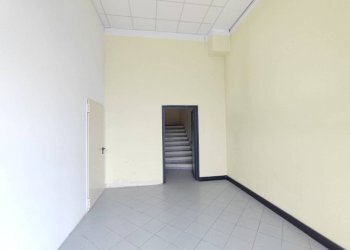 ingresso - Capannone via Belvedere, Galliate Lombardo - foto 16