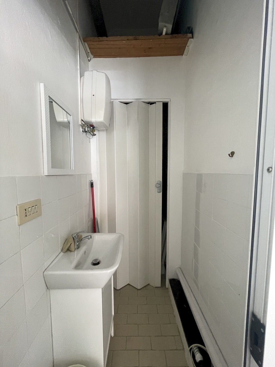 bagno affitto negozio donghi sanfruttuoso genova.J - Locale Commerciale Via Donghi 93 r, Genova - foto 2