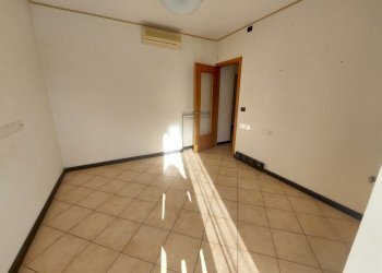 camera 2 - Office Campomorone - photo 7