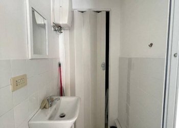Bagno - Negozio via Donghi, 93, Genova (zona Marassi) - foto 14