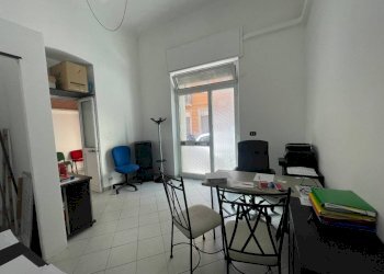 Interno non residenziale - Negozio via Donghi, 93, Genova (zona Marassi) - foto 22