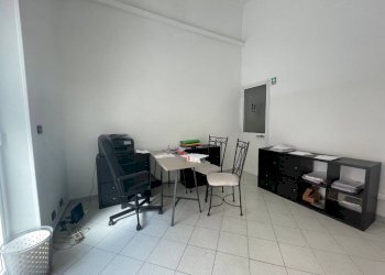 Interno non residenziale - Negozio via Donghi, 93, Genova (zona Marassi) - foto 23