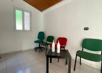 Stanza arredata - Negozio via Donghi, 93, Genova (zona Marassi) - foto 27