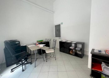 Stanza arredata - Negozio via Donghi, 93, Genova (zona Marassi) - foto 32