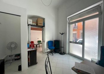 Interno non residenziale - Negozio via Donghi, 93, Genova (zona Marassi) - foto 33