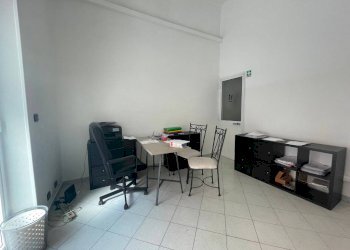 Stanza arredata - Negozio via Donghi, 93, Genova (zona Marassi) - foto 39