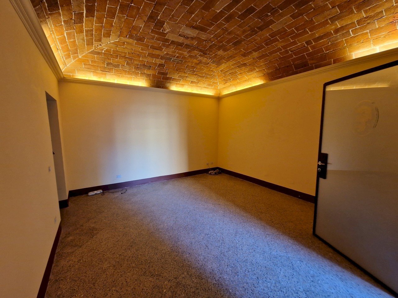 20230713_185449.jpg - Commercial Premises Via San Gregorio, Lucca - photo 1