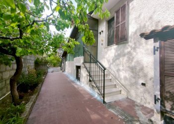 cortile - Villa Località Orià, Soldano - foto 13