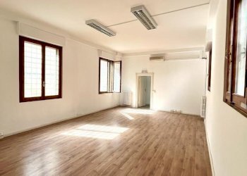 WhatsApp Image 2023-08-02 at 15.24.57 (4).jpeg - Ufficio Via Maragliano, Firenze - foto 8