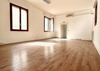 WhatsApp Image 2023-08-02 at 15.24.57 (5).jpeg - Ufficio Via Maragliano, Firenze - foto 9