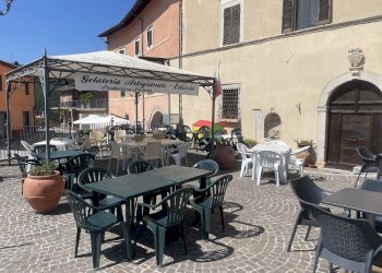 Locale Commerciale Piazza Pontano, Cerreto di Spoleto - foto 6