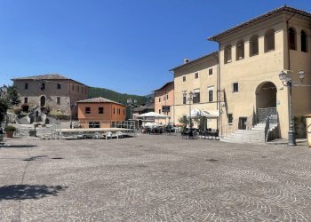 Locale Commerciale Piazza Pontano, Cerreto di Spoleto - foto 30