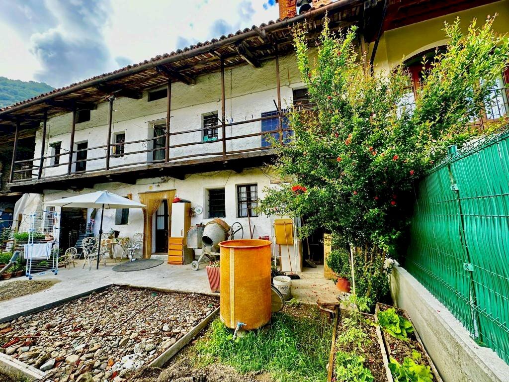 Independent house via San Giovanni, 4, Revello - photo 1