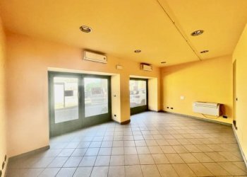 Negozio via Giuseppe Garibaldi, 50, Manta - foto 4