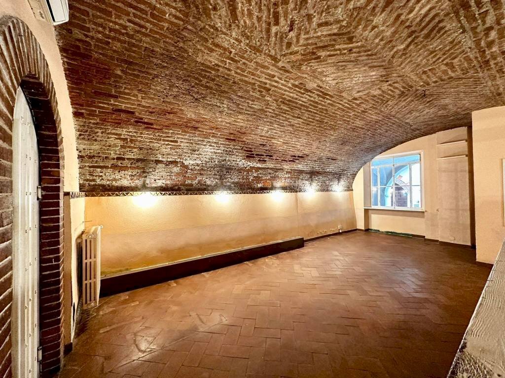 Negozio via Alessandro Volta, 16, Saluzzo - foto 2